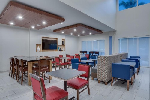 Holiday Inn Express Hotel & Suites Fort Lauderdale Airport/Cruise Port an IHG Hotel - image 30
