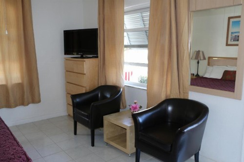 Breakaway Inn Guest House - image 10