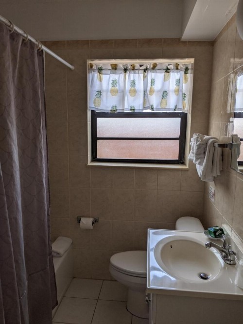 Breakaway Inn Guest House - image 11