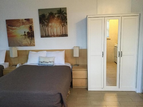 Breakaway Inn Guest House - image 29