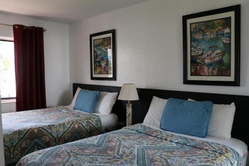 Breakaway Inn Guest House - image 32