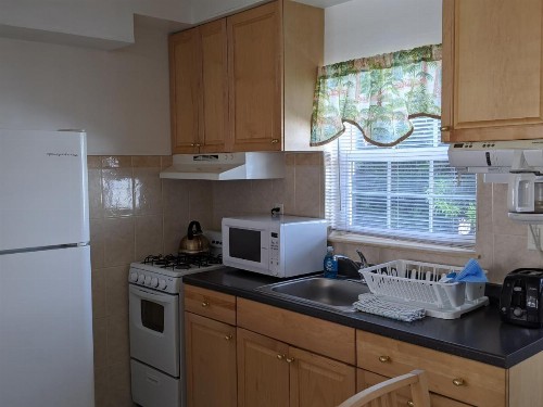 Breakaway Inn Guest House - image 35