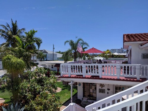 Breakaway Inn Guest House - image 46