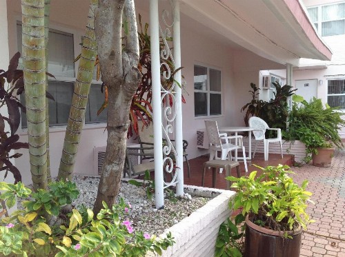 Birch Patio Motel - image 15