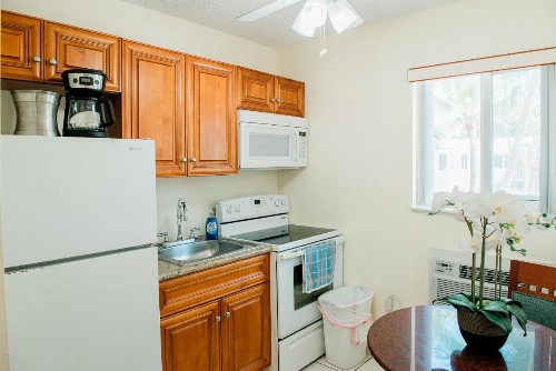 Shore Haven Resort Inn - image 6