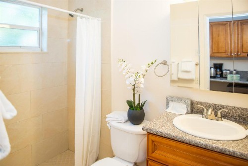 Shore Haven Resort Inn - image 9