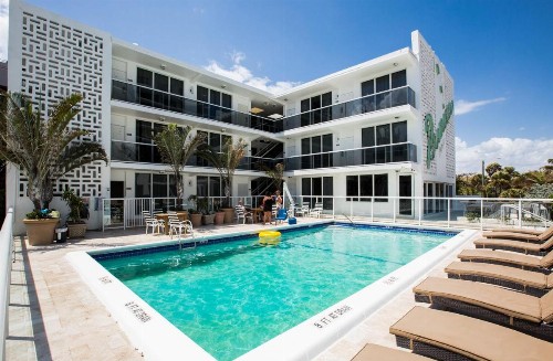 Premiere Hotel - image 1