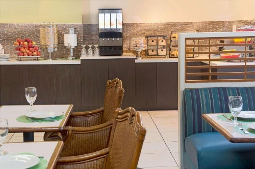 Ramada by Wyndham Fort Lauderdale Airport/Cruise Port - image 10