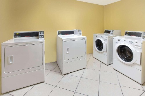 Ramada by Wyndham Fort Lauderdale Airport/Cruise Port - image 11