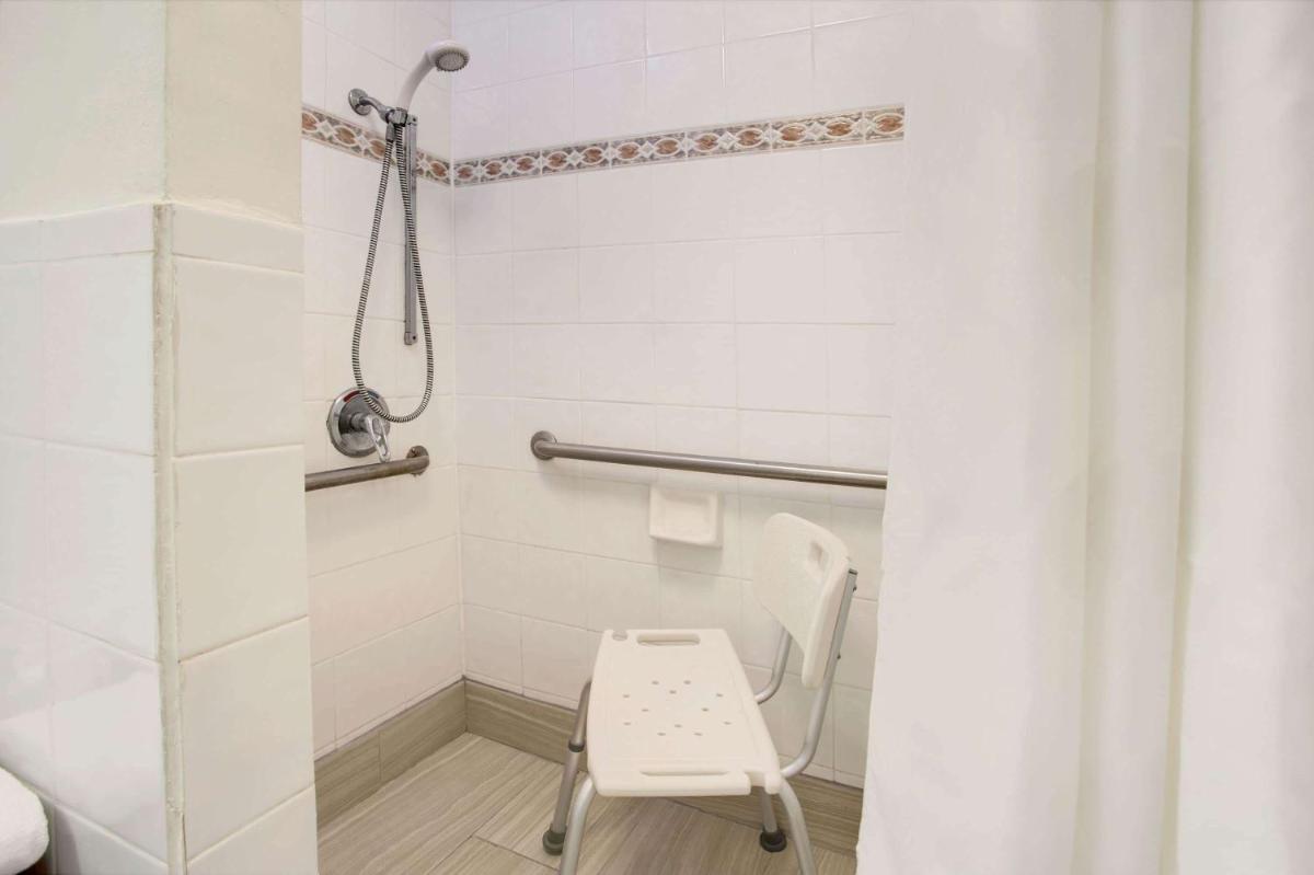 Ramada by Wyndham Fort Lauderdale Airport/Cruise Port - image 7