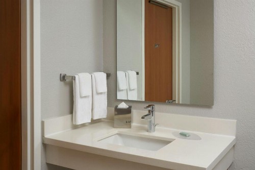 Courtyard by Marriott Fort Lauderdale Weston - image 28