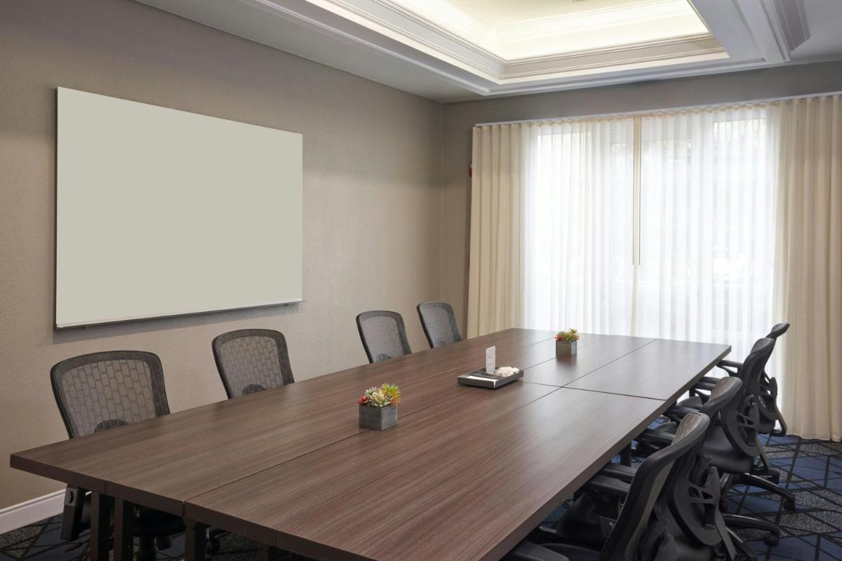 Courtyard by Marriott Fort Lauderdale Weston - image 4
