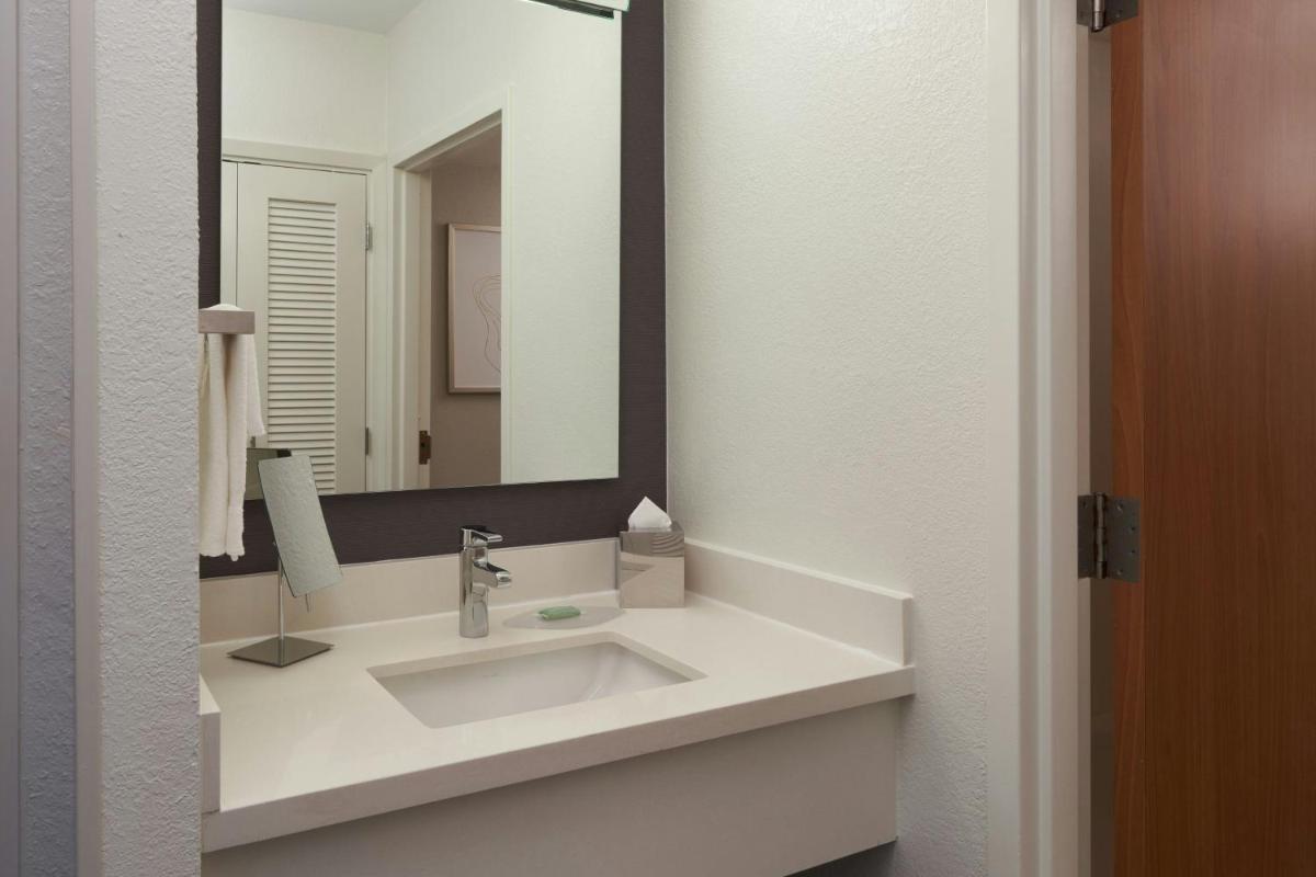Courtyard by Marriott Fort Lauderdale Weston - image 6