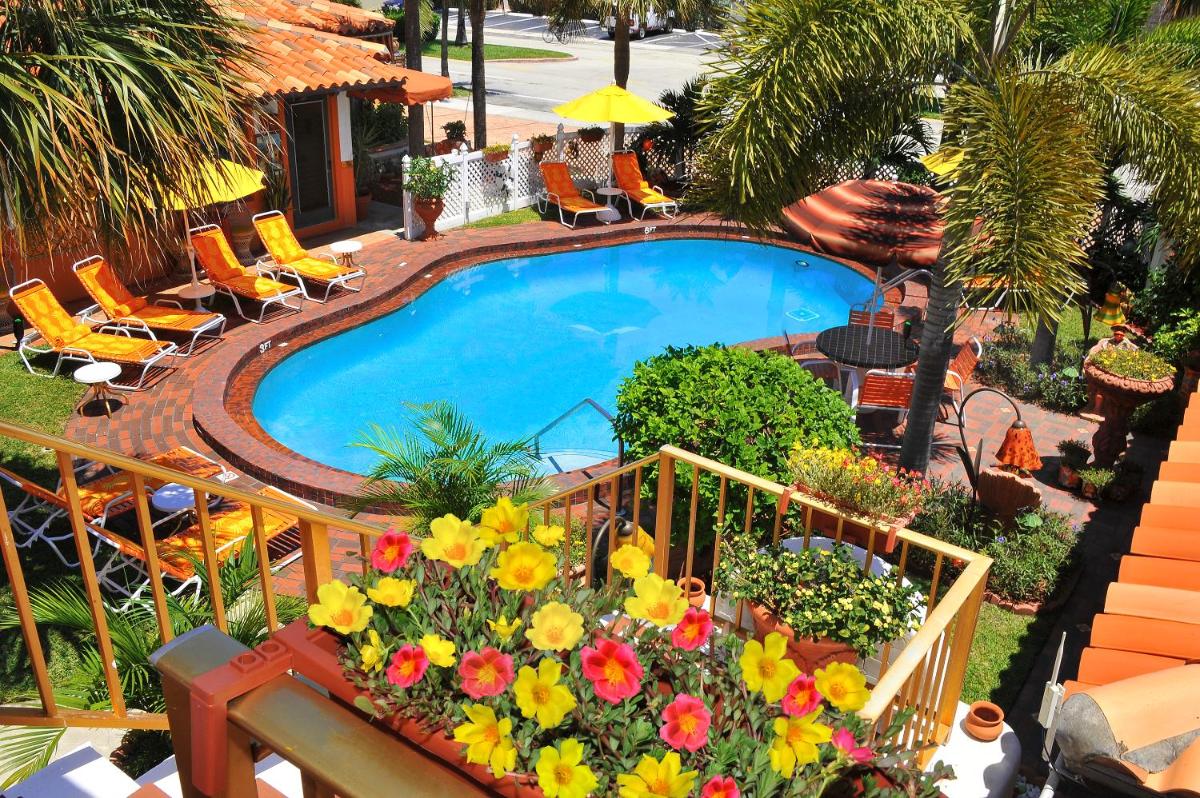 Blue Seas Courtyard - image 6