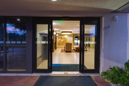 Holiday Inn Express Fort Lauderdale North - Executive Airport an IHG Hotel - image 16