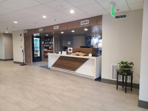 Holiday Inn Express Fort Lauderdale North - Executive Airport an IHG Hotel - image 23