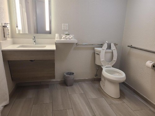 Holiday Inn Express Fort Lauderdale North - Executive Airport an IHG Hotel - image 28