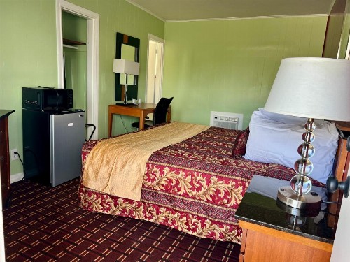 Vacation Inn Motel - image 13