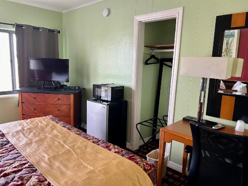 Vacation Inn Motel - image 14
