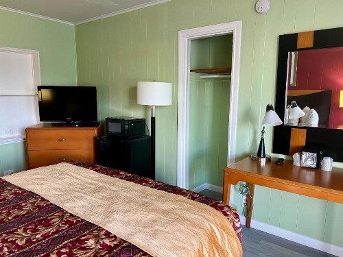 Vacation Inn Motel - image 5