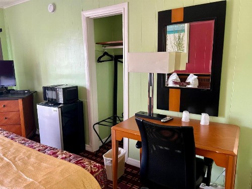 Vacation Inn Motel - image 9