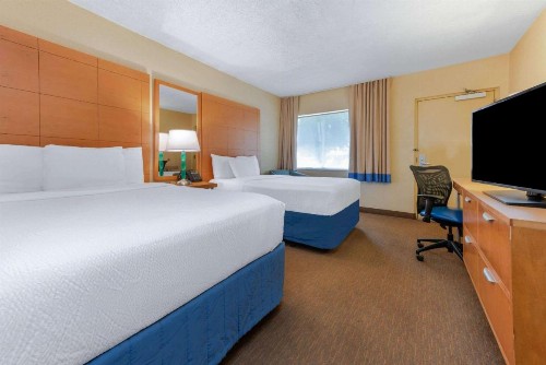 La Quinta Inn by Wyndham Ft. Lauderdale Northeast - image 13