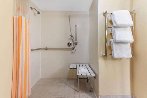 La Quinta Inn by Wyndham Ft. Lauderdale Northeast - image 2