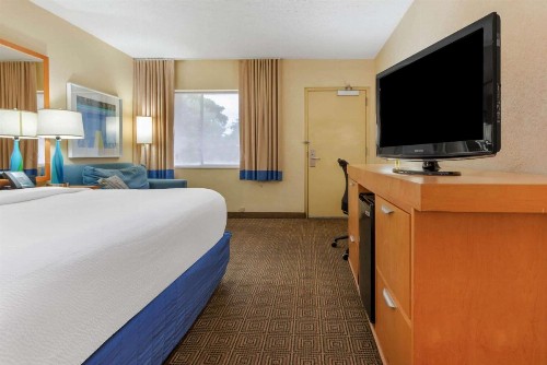 La Quinta Inn by Wyndham Ft. Lauderdale Northeast - image 30