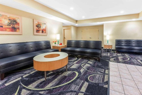 La Quinta Inn by Wyndham Ft. Lauderdale Northeast - image 6