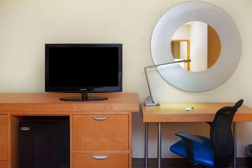 La Quinta Inn by Wyndham Ft. Lauderdale Northeast - image 7