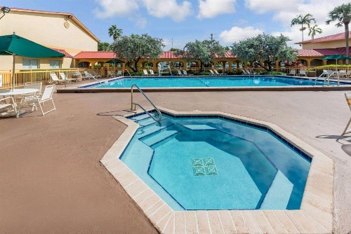 La Quinta Inn by Wyndham Ft. Lauderdale Northeast - image 8