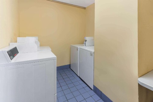 La Quinta Inn by Wyndham Ft. Lauderdale Northeast - image 9