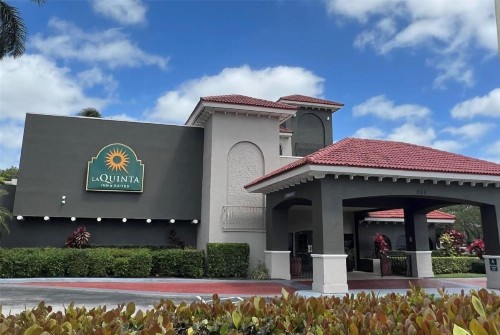 La Quinta by Wyndham Ft Lauderdale Cypress Creek - image 2