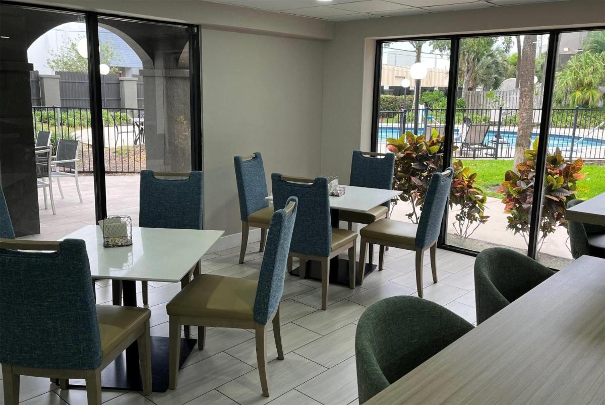 La Quinta by Wyndham Ft Lauderdale Cypress Creek - image 4