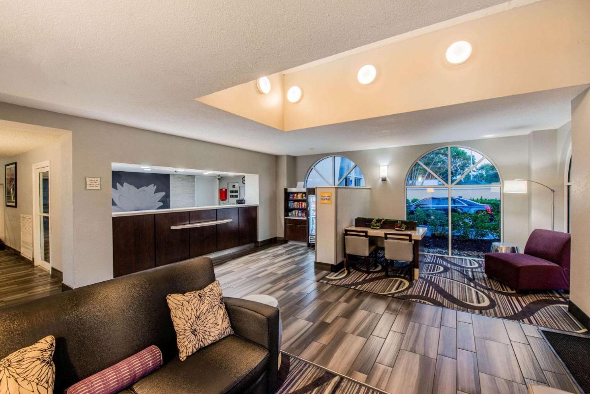 La Quinta by Wyndham Fort Lauderdale Tamarac - image 2