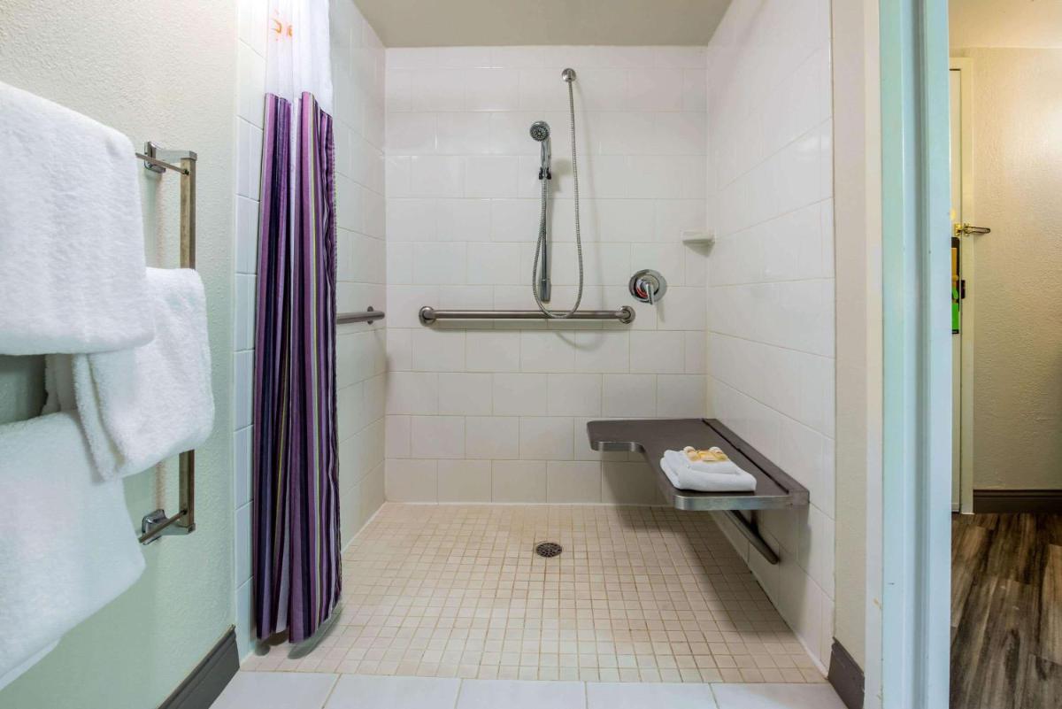 La Quinta by Wyndham Fort Lauderdale Tamarac - image 3