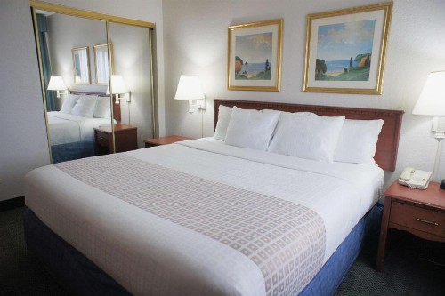 La Quinta Inn by Wyndham Ft. Lauderdale Tamarac East - image 2