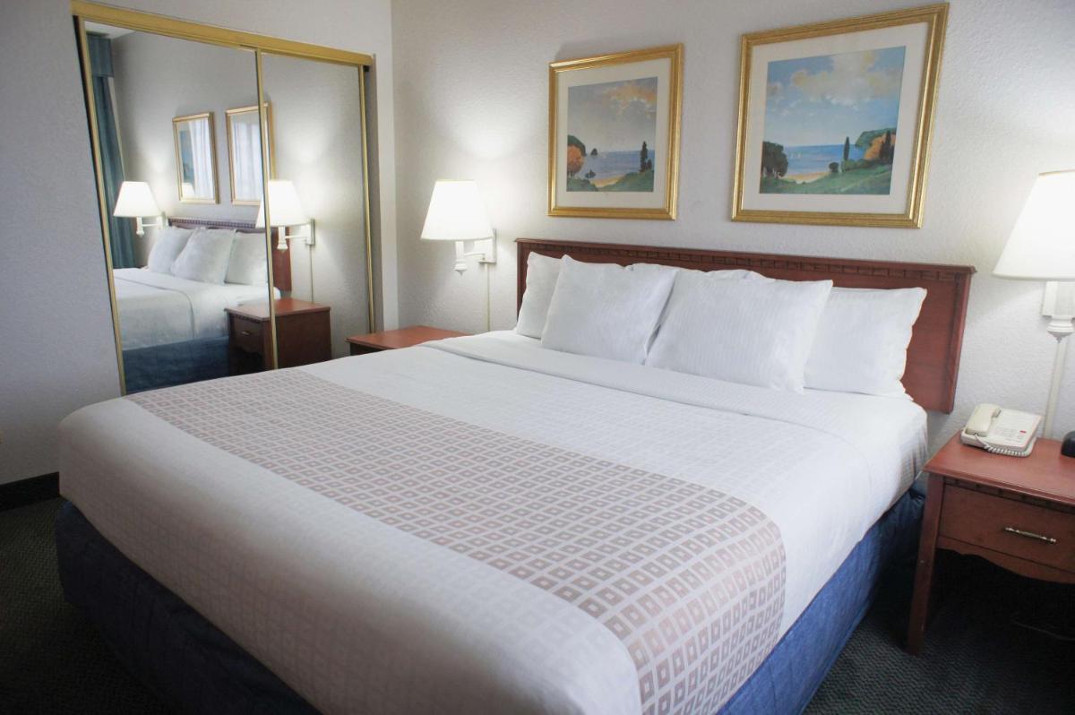 La Quinta Inn by Wyndham Ft. Lauderdale Tamarac East - image 2