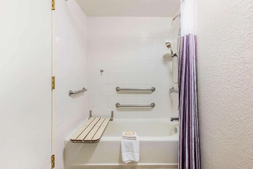 La Quinta Inn by Wyndham Ft. Lauderdale Tamarac East - image 20