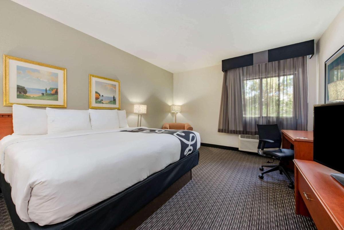 La Quinta Inn by Wyndham Ft. Lauderdale Tamarac East - image 3