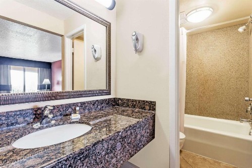 Days Inn by Wyndham Fort Lauderdale-Oakland Park Airport N - image 10
