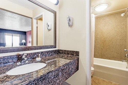 Days Inn by Wyndham Fort Lauderdale-Oakland Park Airport N - image 17