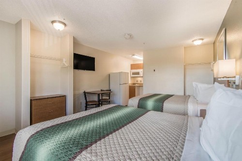 HomeTowne Studios by Red Roof Fort Lauderdale - image 19