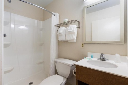 HomeTowne Studios by Red Roof Fort Lauderdale - image 20