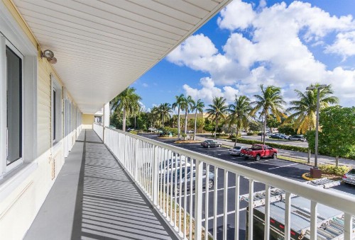 HomeTowne Studios by Red Roof Fort Lauderdale - image 22