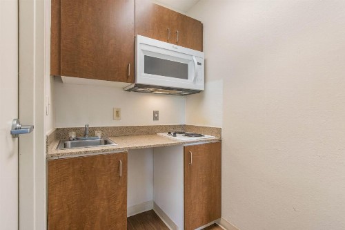 HomeTowne Studios by Red Roof Fort Lauderdale - image 4