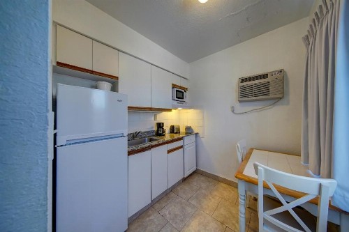 Horizon by the Sea Inn - image 32