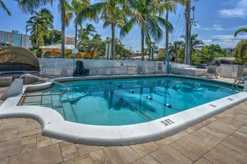 Horizon by the Sea Inn - image 7