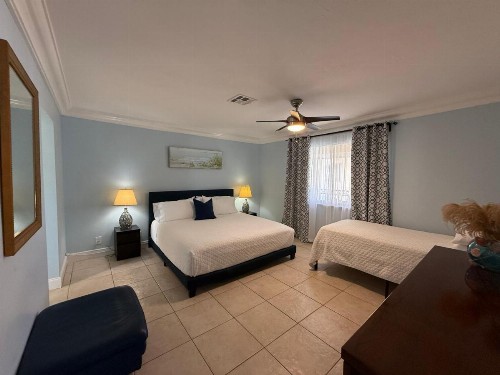 Beach Aqualina Apartments - image 10
