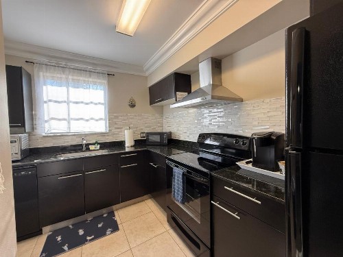 Beach Aqualina Apartments - image 12